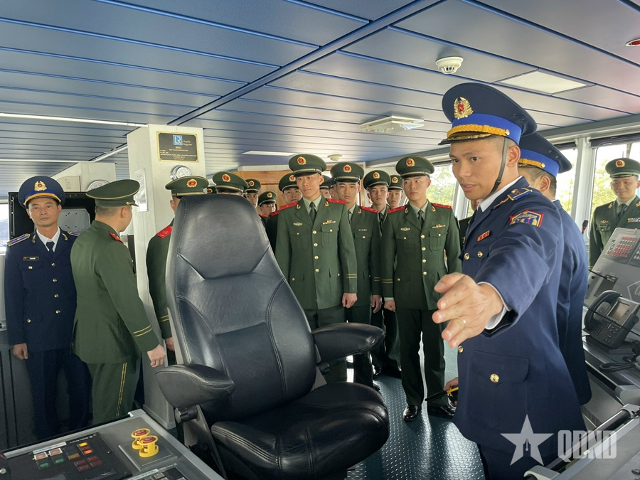 Đại úy Nguyễn Đình Dương- người thuyền trưởng trẻ ngày ngày cùng đồng đội bám biển